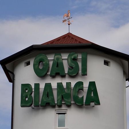 Готель Oasi Bianca Pomposa Екстер'єр фото